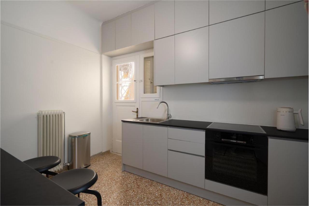 Vibrant Urban Getaway: Charming 2-Bedroom Near Bars, Parks, And Metro Atena Exterior foto