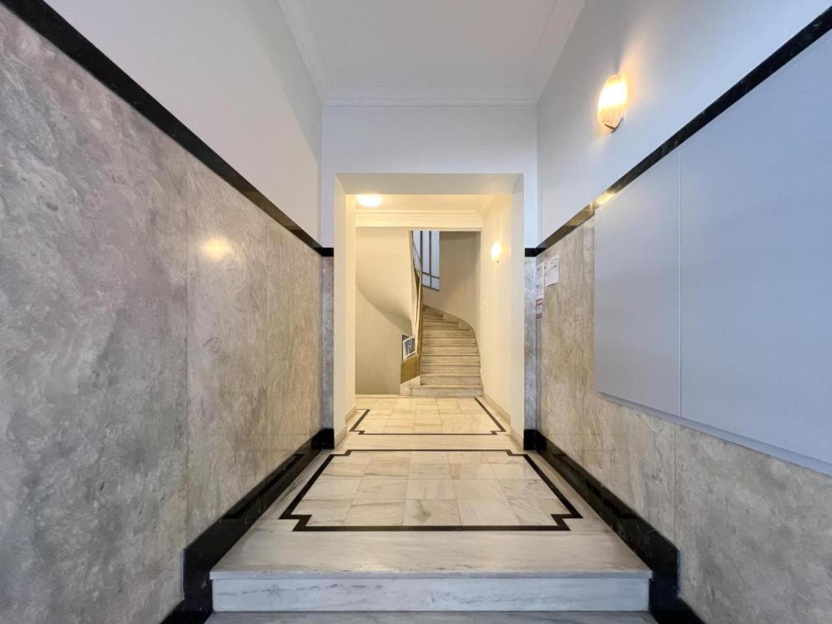Vibrant Urban Getaway: Charming 2-Bedroom Near Bars, Parks, And Metro Atena Exterior foto